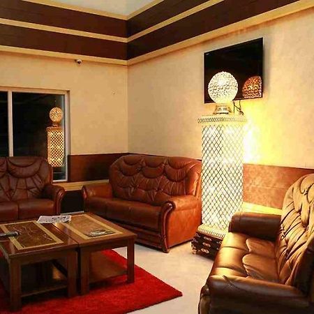 Thachaparambil Residency Hotel Alappuzha Buitenkant foto